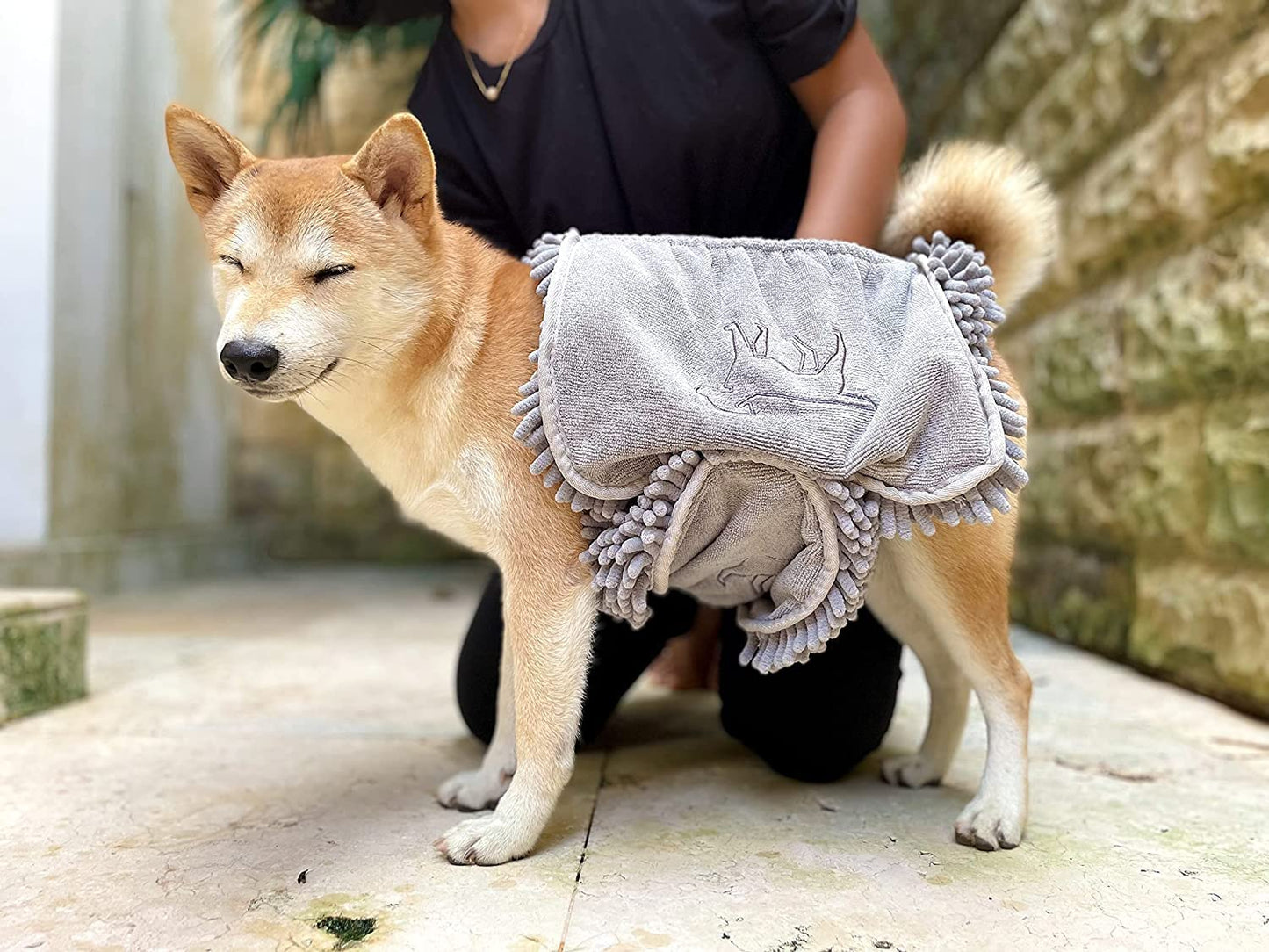 Quick Dry Towel for Dogs | Ultra Absorbent Microfiber Shammy | Extra Large 35X15 Size Dog Bath Towel | Comfortable Hand Pockets | Indoor Outdoor Use | Durable Material | Machine Washable